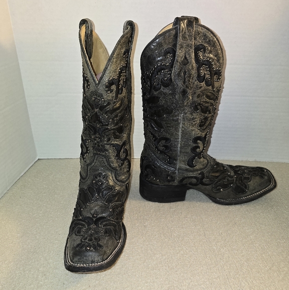 Corral Boots Shoes - Corral Vintage Dark Gray/Black Crater Inlay Embroidered Studs Boots size 5 1/2